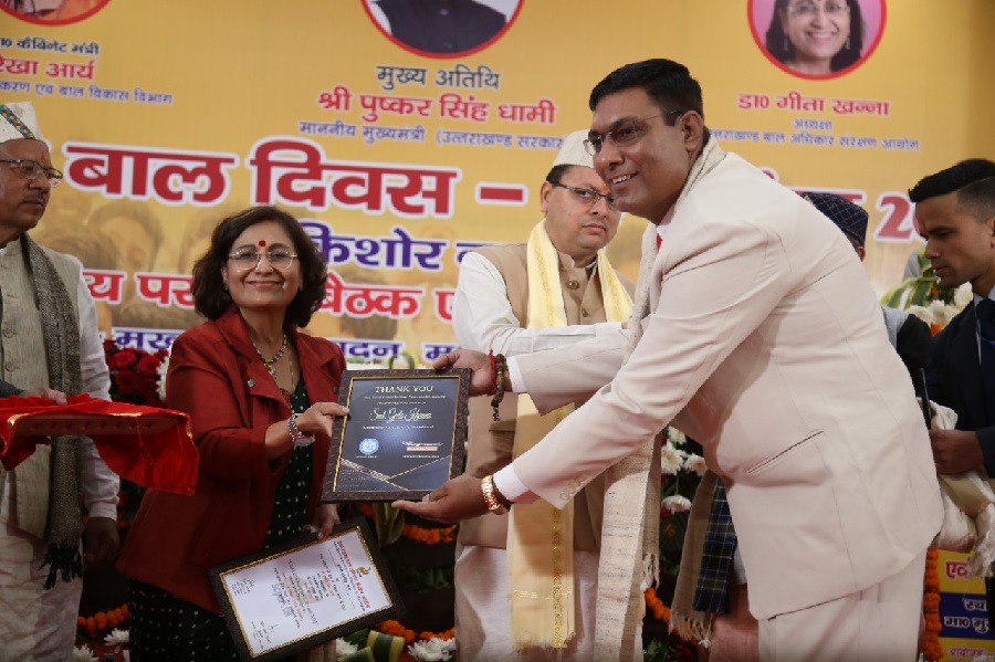 Forgiveness Foundation Society facilitated Dr. Geeta Khanna, Chairperson SCPCR for her contribution towards humanity
